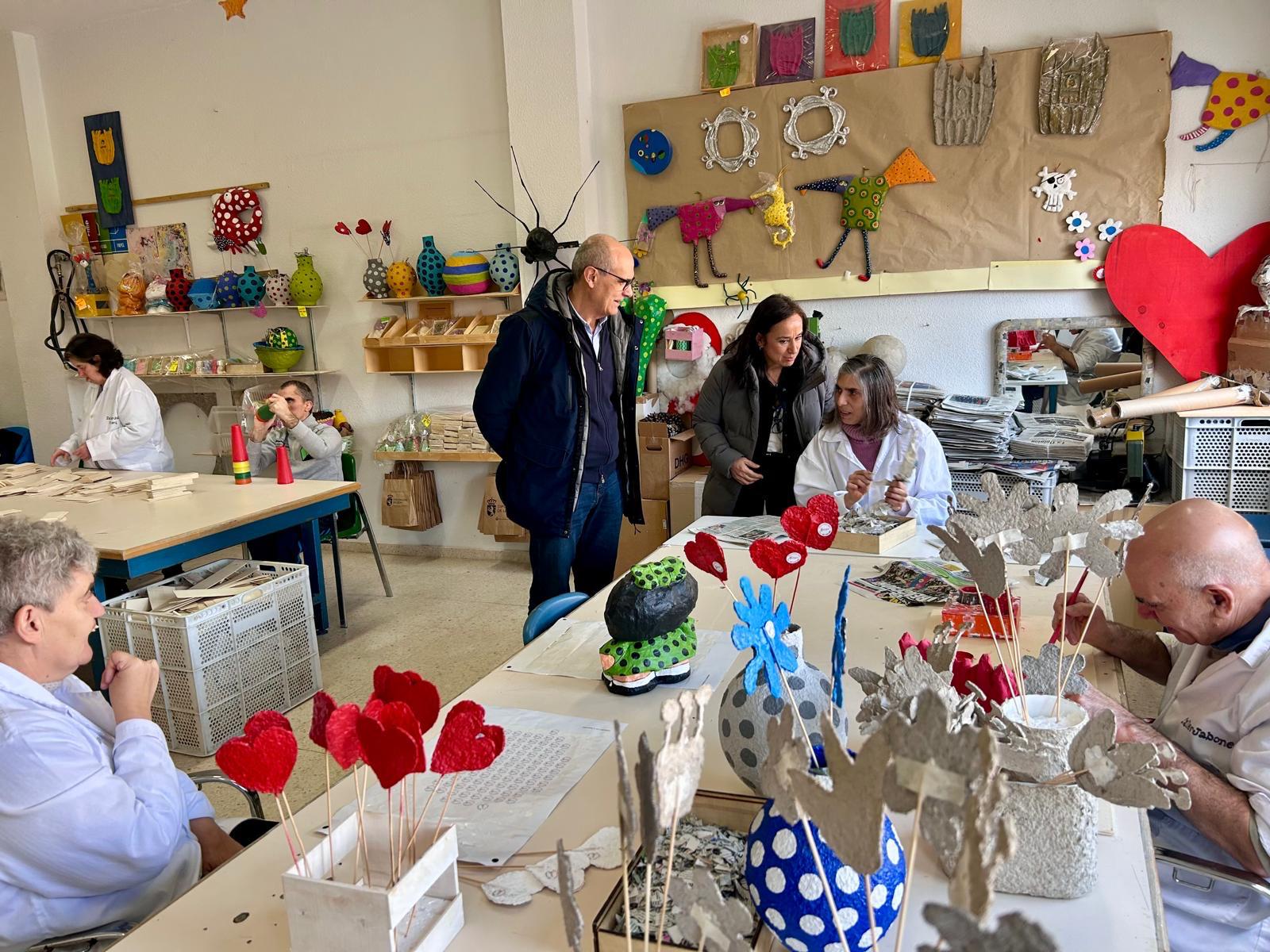 Ana Gancedo preparando su disfraz. | L.N.C.