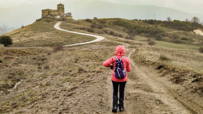 08 La ermita de San Vicente desde el camino del Encinar