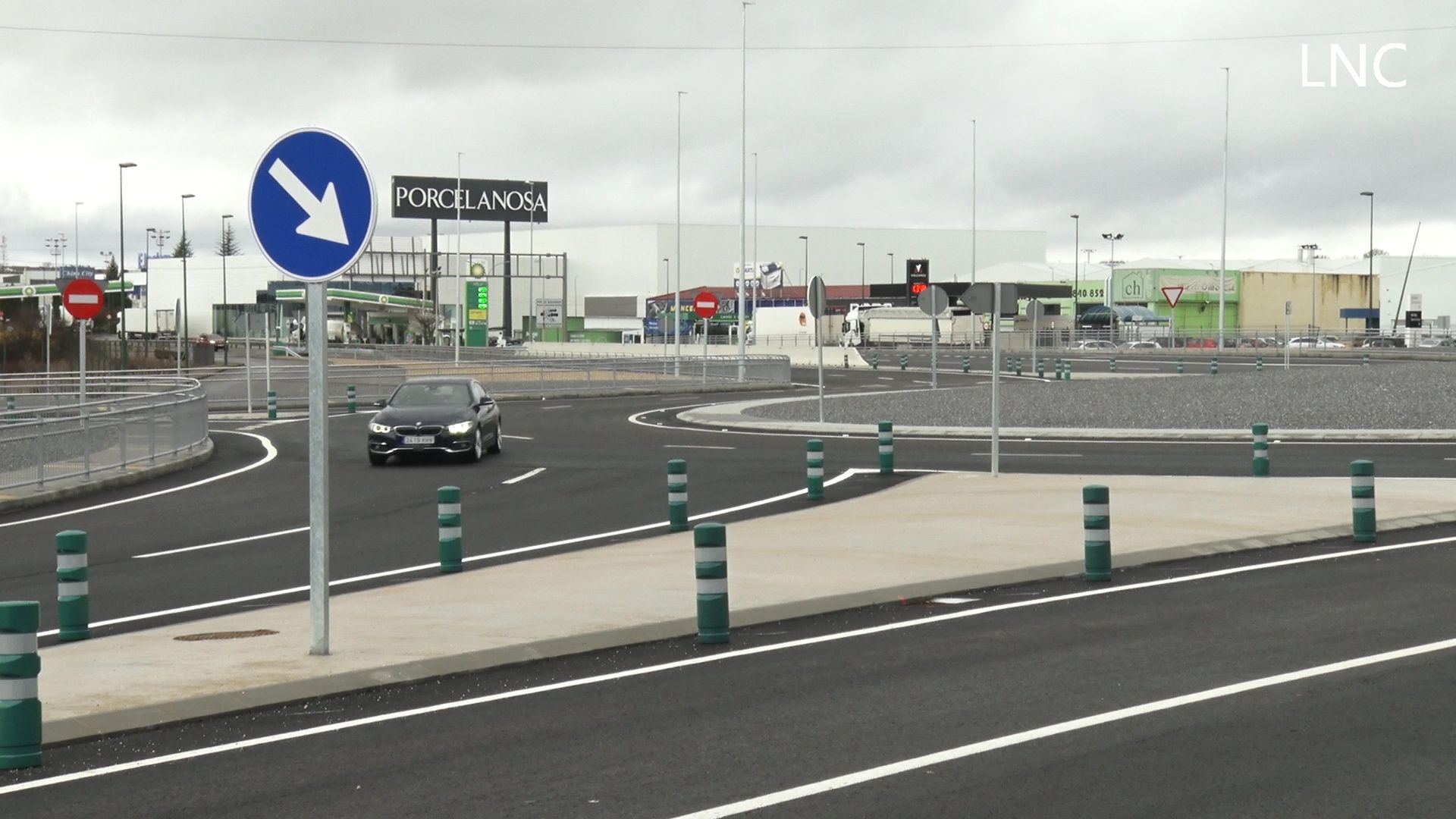 Acaban las obras de la nueva rotonda del polígono de Trobajo del Camino