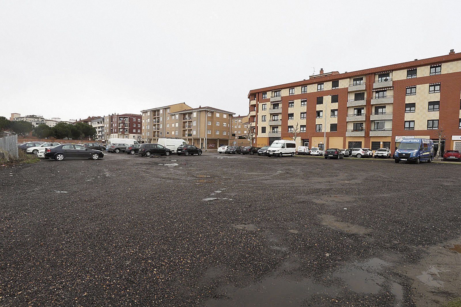 Estado que presenta el solar donde se hará el nuevo aparcamiento | FERNANDO OTERO