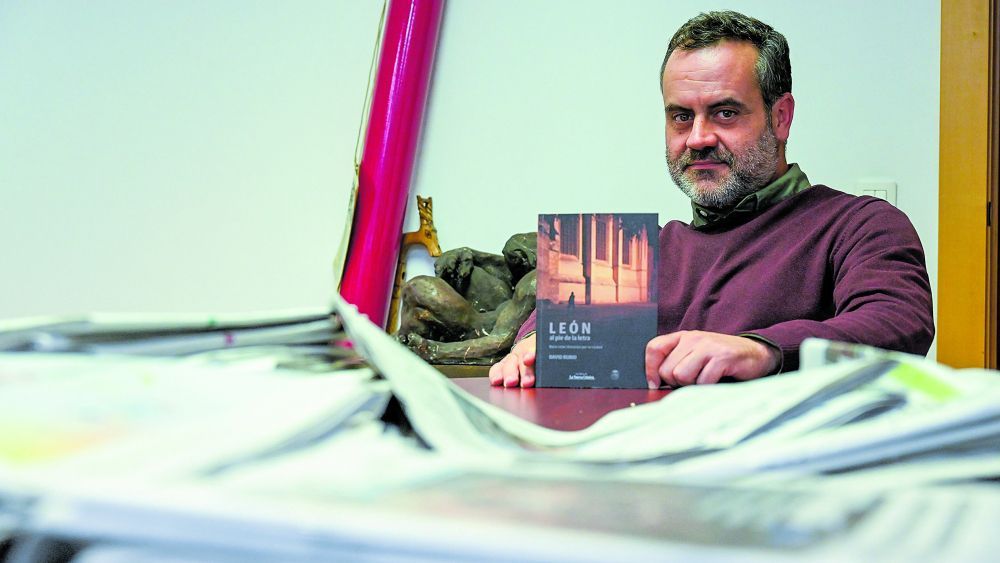El autor de la obra ‘León al pie de la letra’, David Rubio. | SAÚL ARÉN