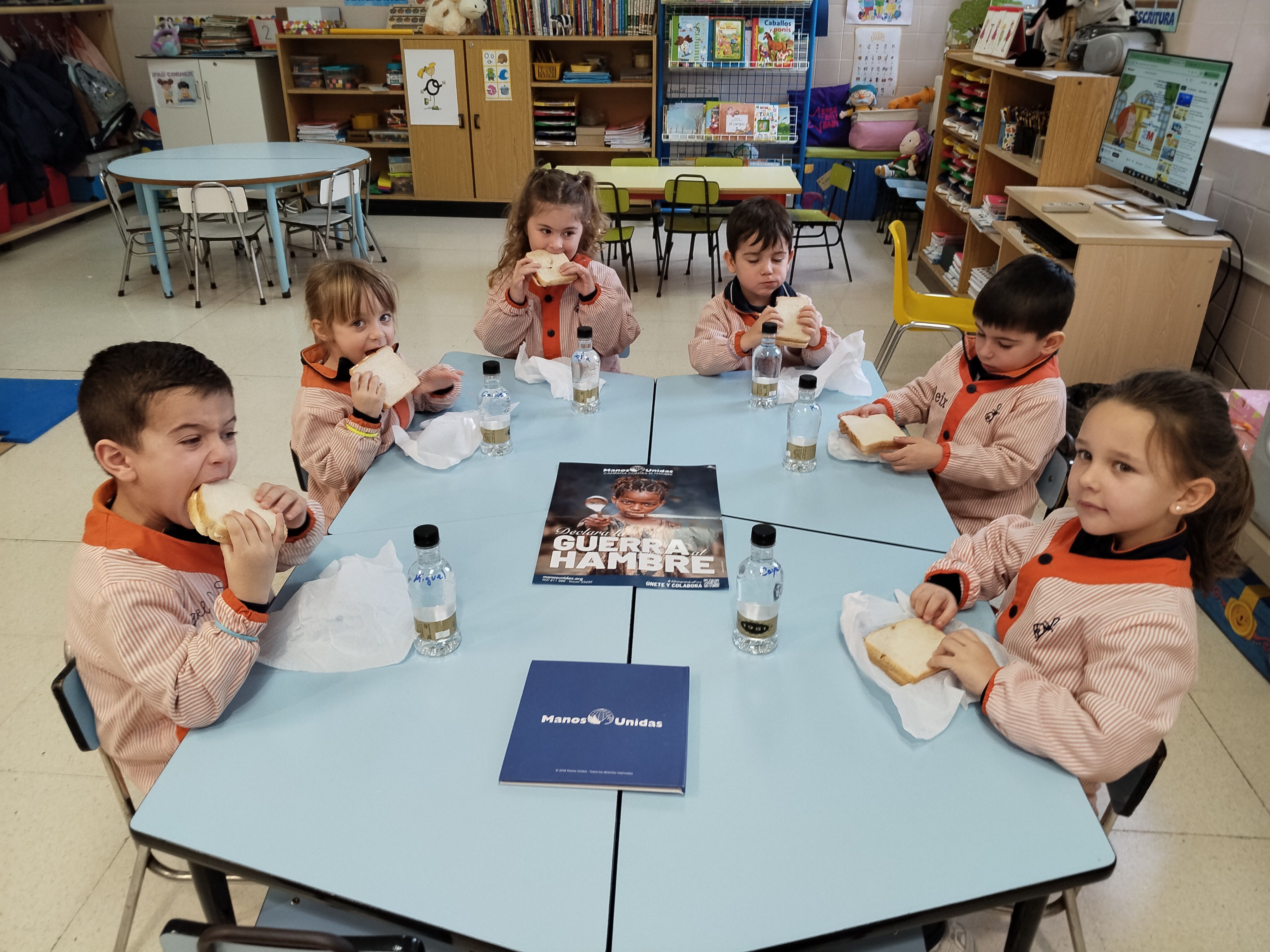 Alumnos del Colegio Divina Pastora participan campaña de Manos Unidas contra el hambre. | L.N.C.
