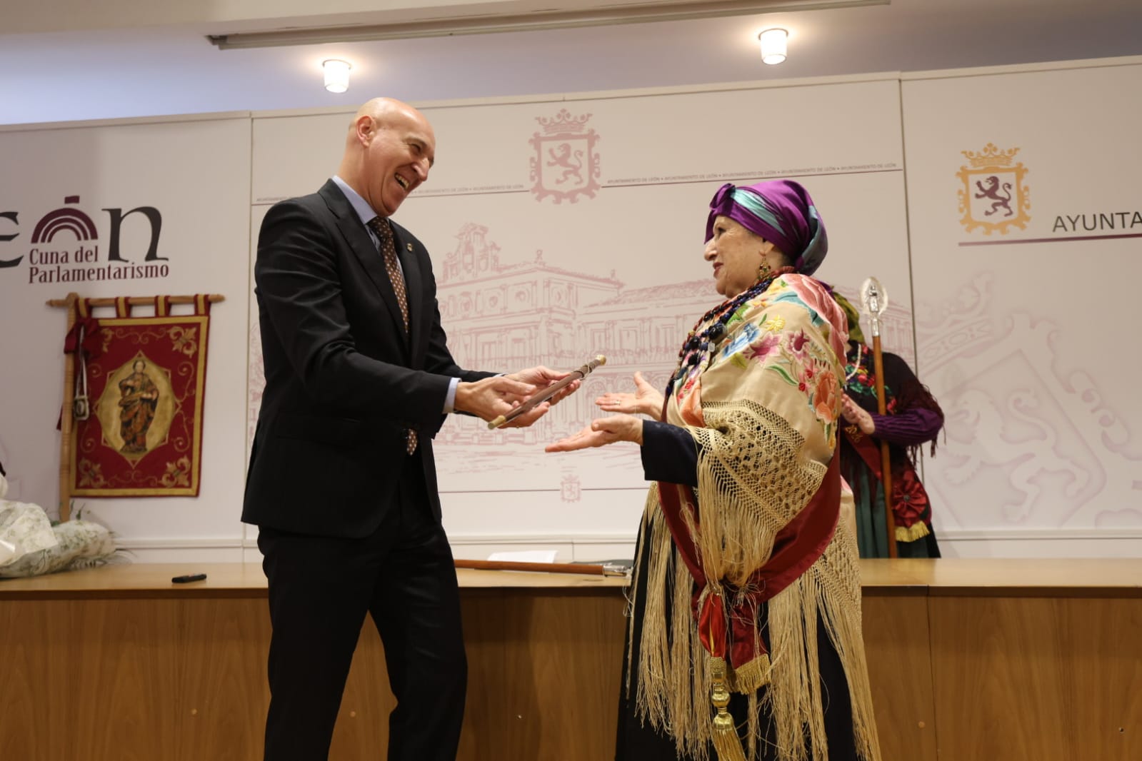 Las Águedas se hacen un año más con el bastón de mando 