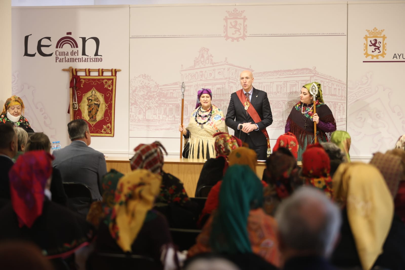 Las Águedas se hacen un año más con el bastón de mando 