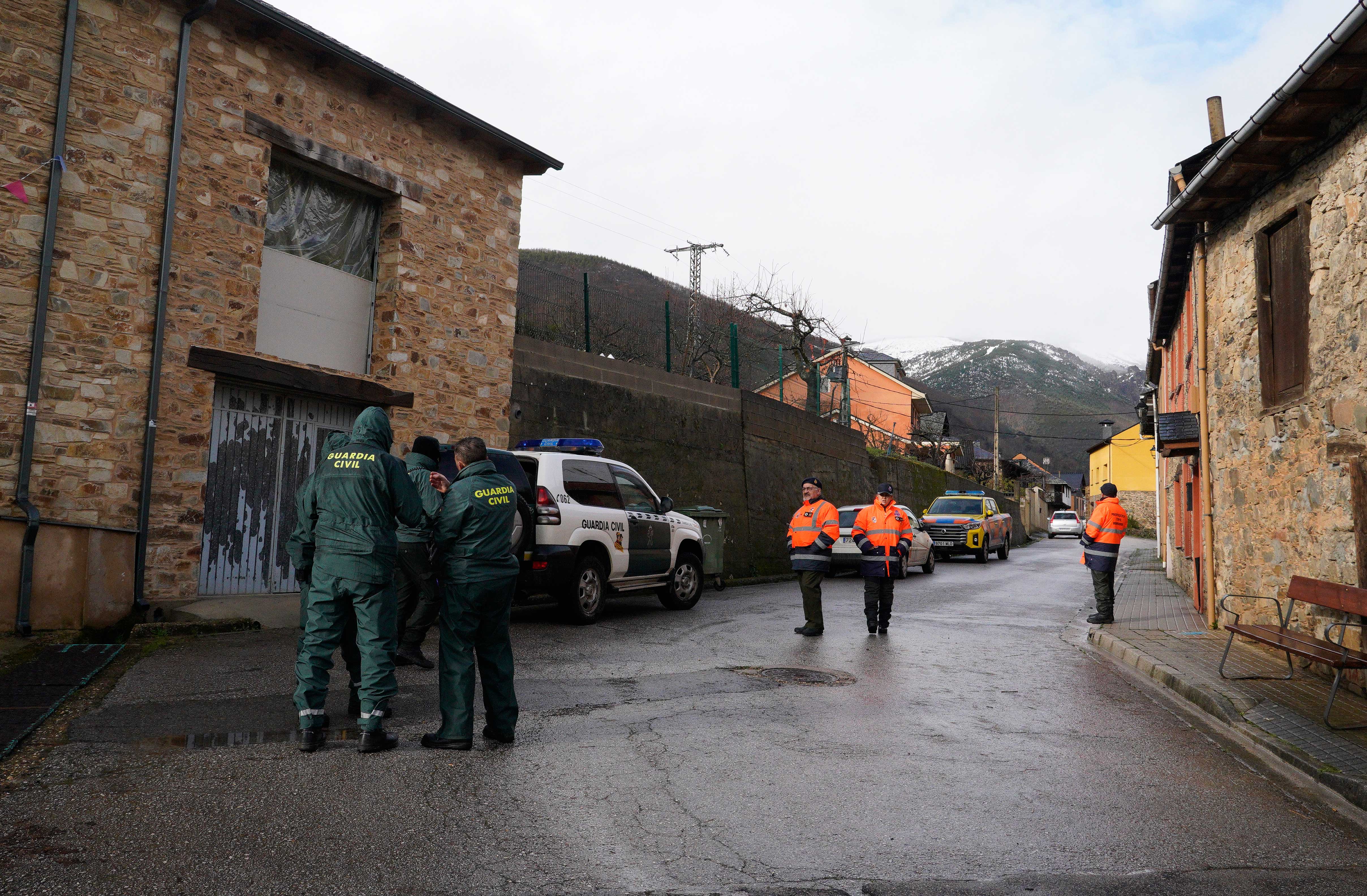 Dispositivo de búsqueda del octogenario desaparecido en Noceda del Bierzo. | CÉSAR SÁNCHEZ (Ical)