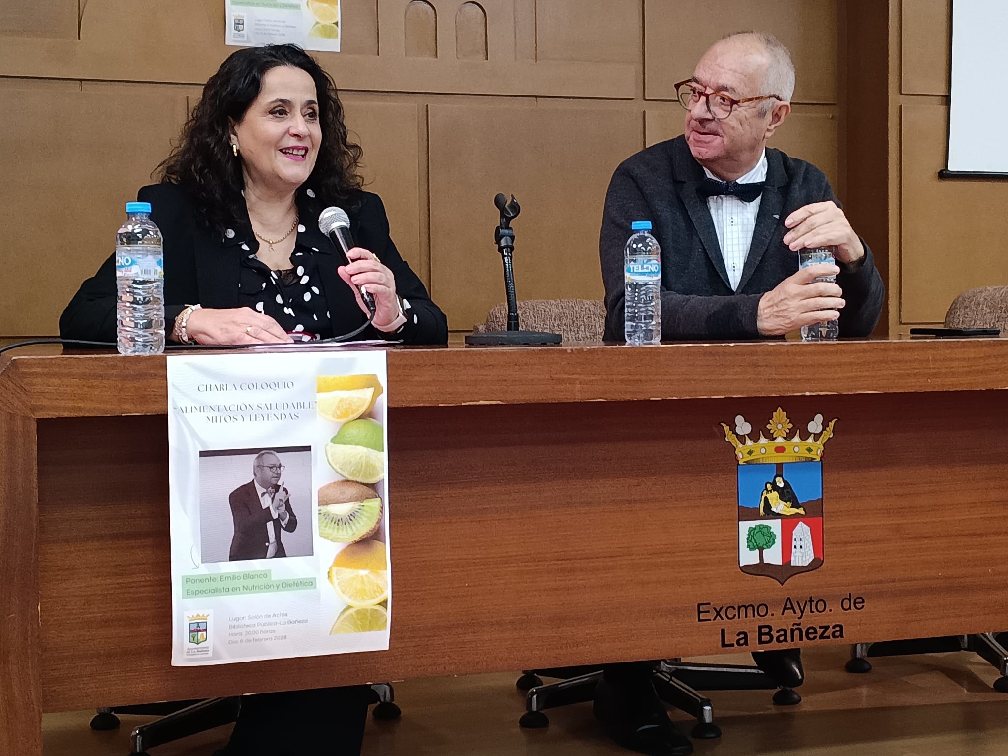 El acto fue presentado por la concejal de Sanidad y Asociaciones, Amada Moratinos, quien estuvo acompañada por el concejal de Promoción Ferial y Promoción de Eventos Deportivos, José Carlos Prieto. | L.N.C.