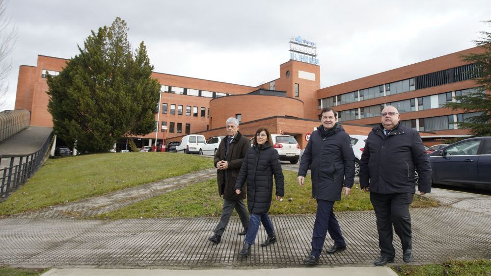 El presidente de la Junta de Castilla y León, Alfonso Fernández Mañueco, en el Hospital El Bierzo. | C.S (Ical)