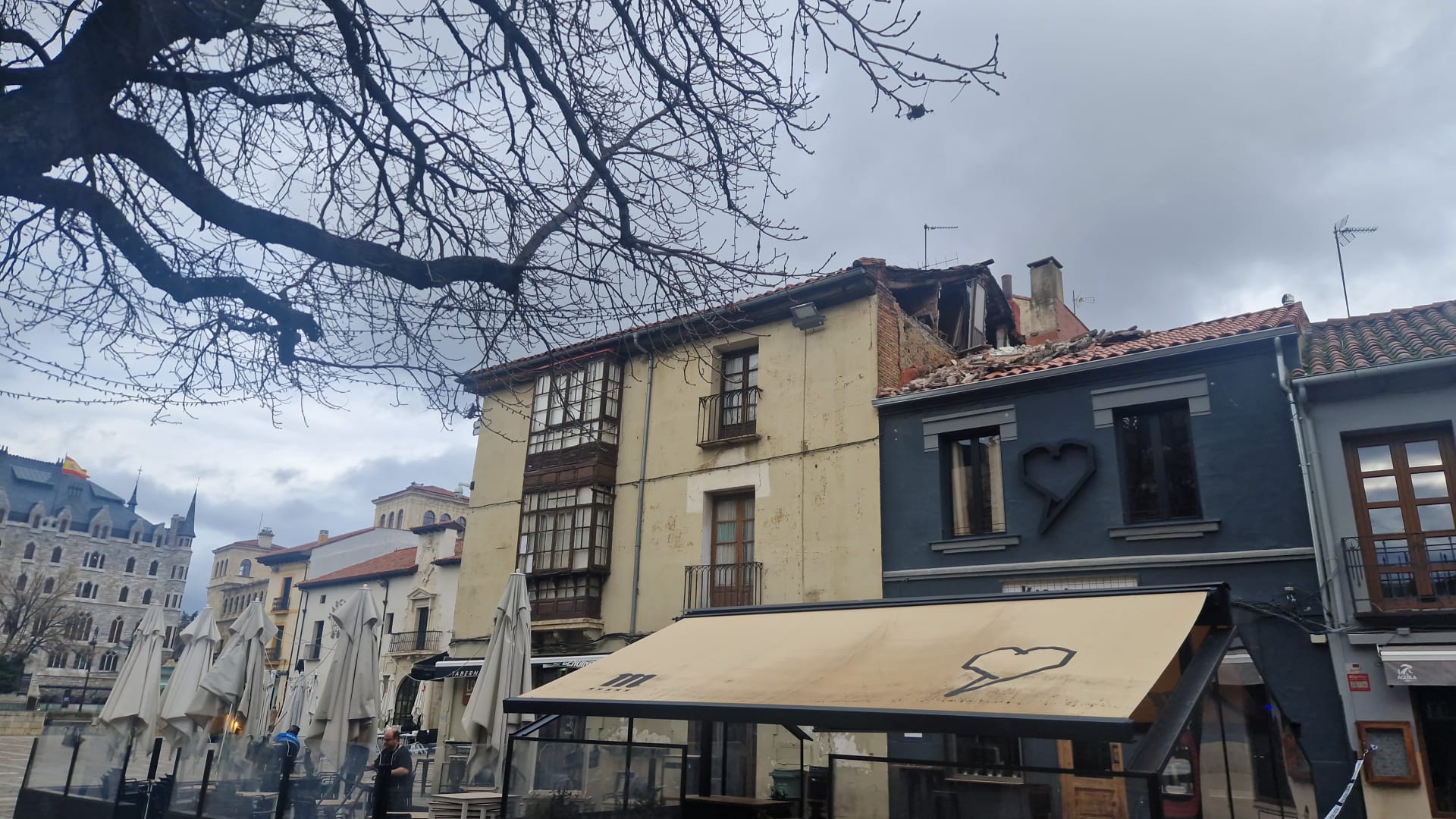 Así ha quedado el bloque tras el derrumbe. | ALFONSO MARTÍNEZ