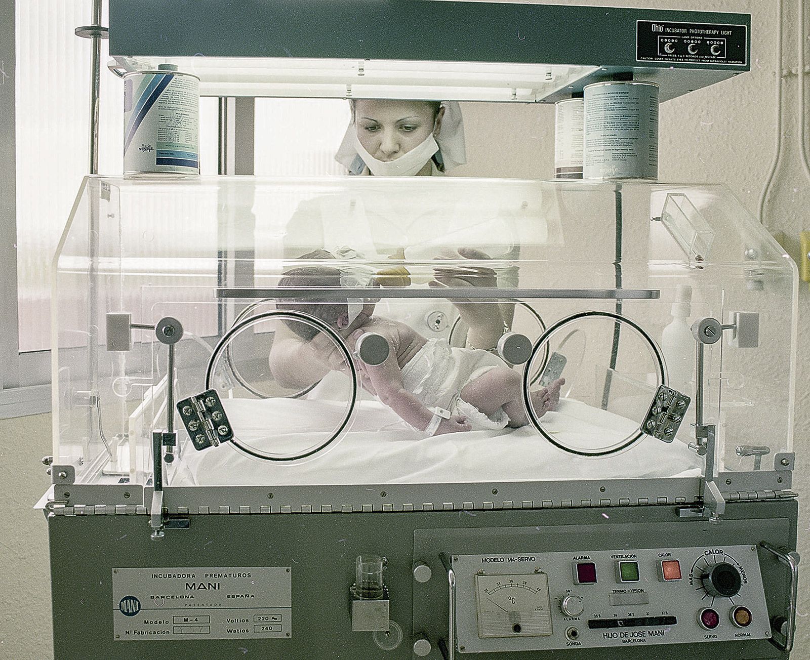 La incubadora de prematuros, uno de los servicios del entonces moderno Hospital Princesa Sofía