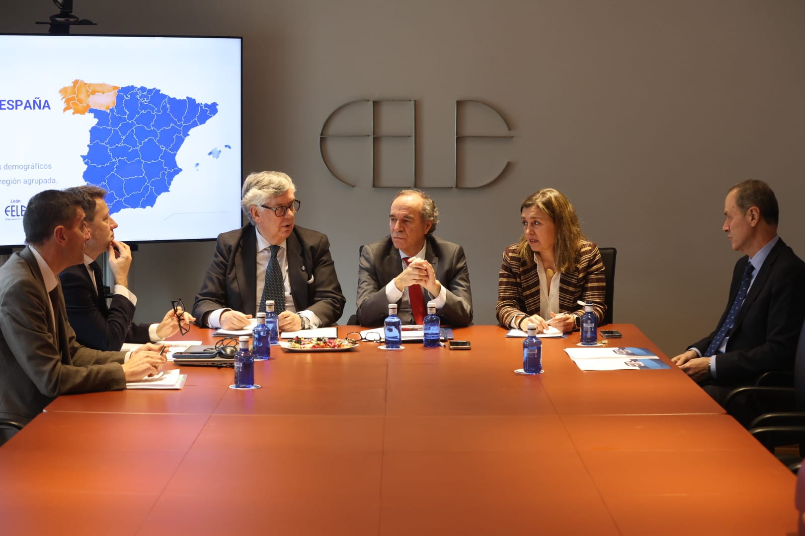 Las patronales de León, Asturias y Galicia han mantenido este lunes una reunión de coordinación en la sede de la Fele. | FERNANDO OTERO