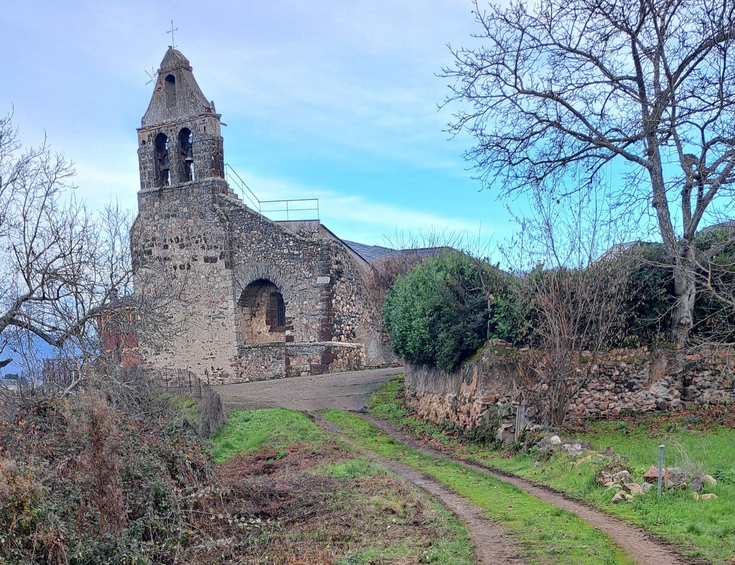 Entorno de la iglesia de Castropodame donde Rosendo y María tuvieron varios encuentros.