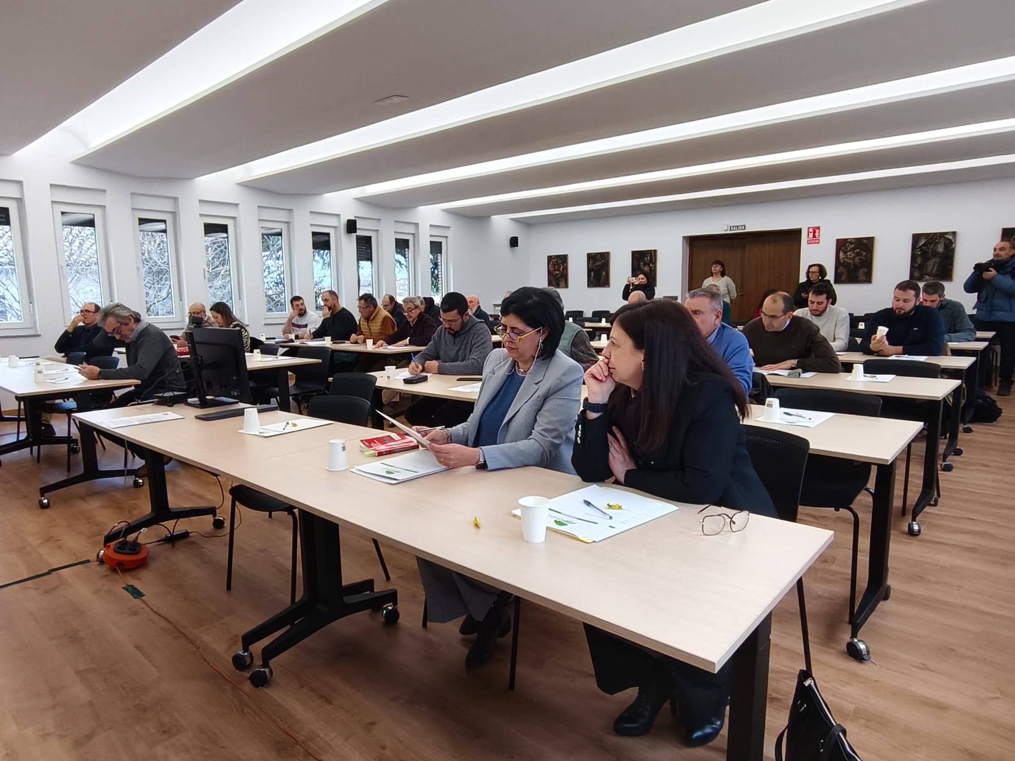 Participantes de la jornada que se celebra en la sede de Ferduero en Hospital de Órbigo. | A. RODRÍGUEZ