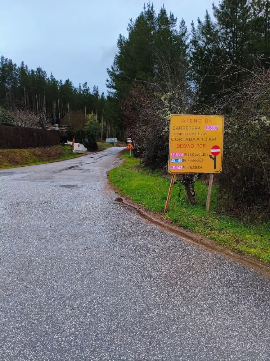 Los vecinos ya se movilizaron en el pueblo por el parón en la obras en la carretera de Onamio.