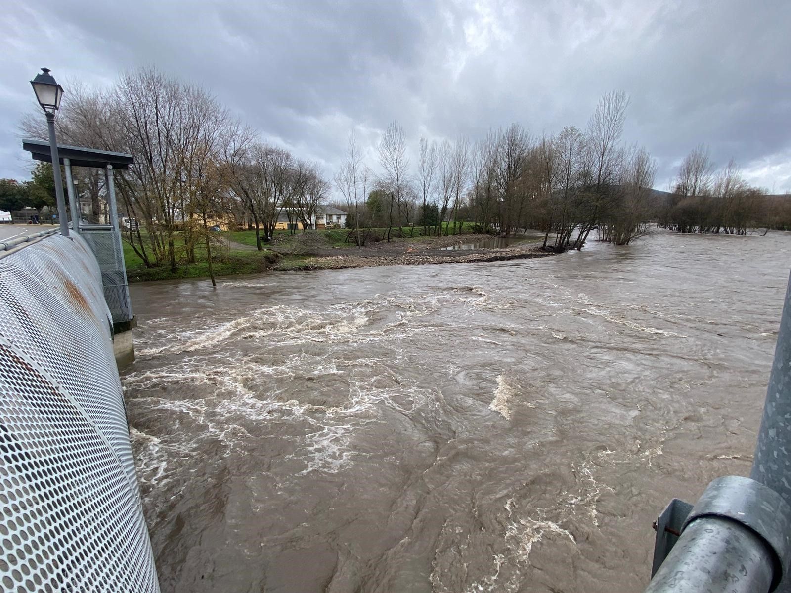 Estado del Boeza a su paso por Bembibre.