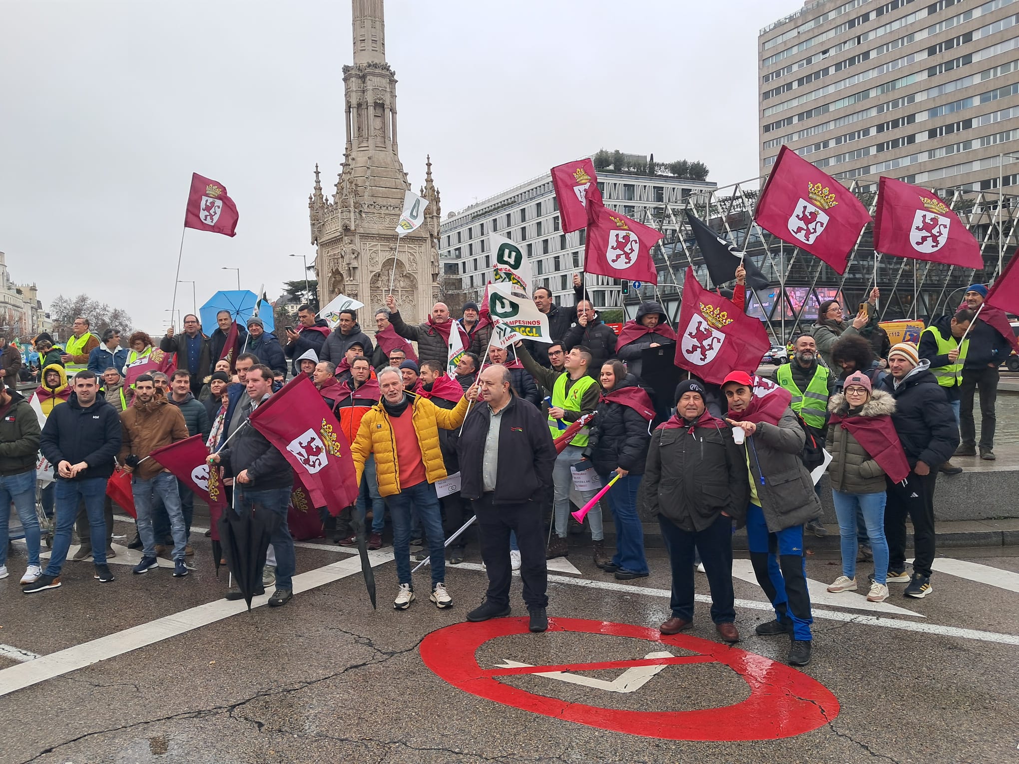 Agricultores leoneses de UCCL en la protesta de este miércoles en Madrid. | L.N.C.