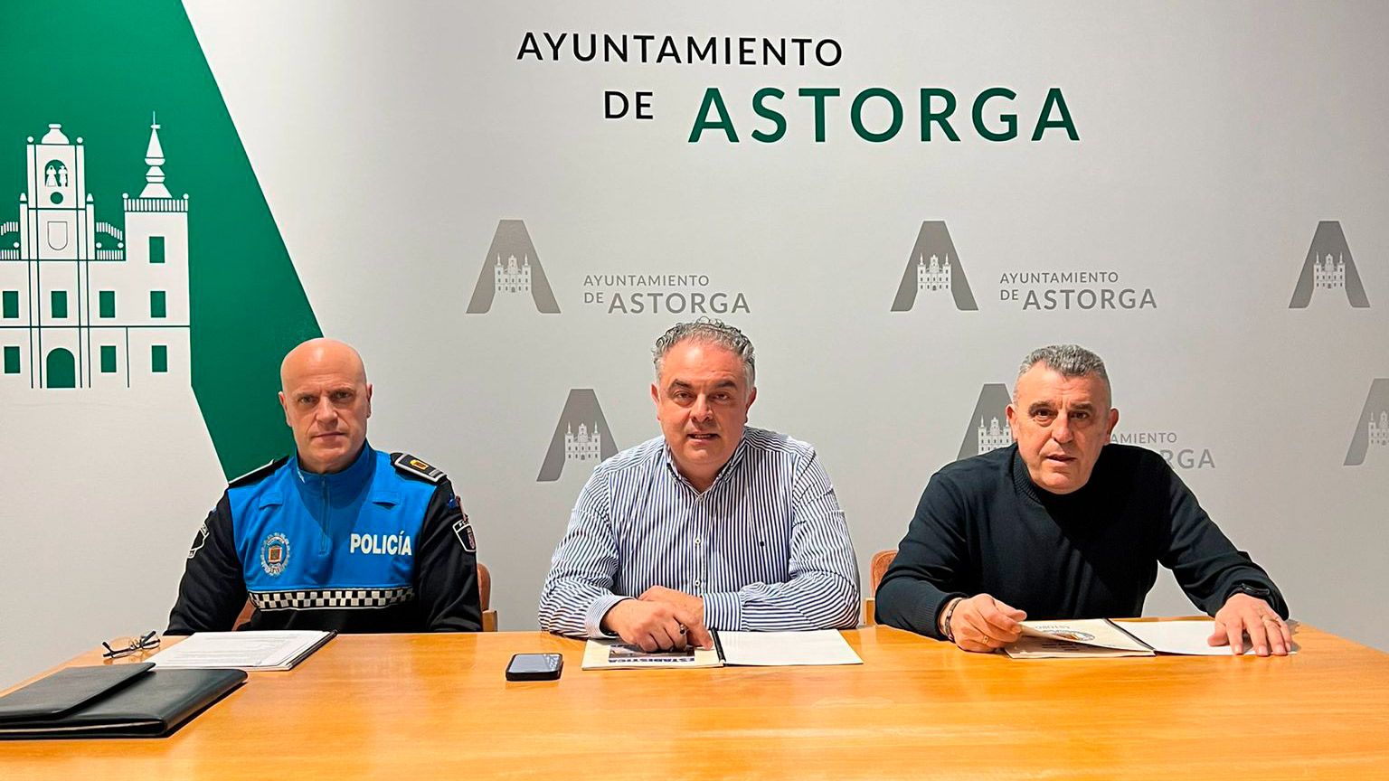 José Berciano, José Luis Nieto y Ángel Iglesias durante la presentación de la memoria. | L.N.C.
