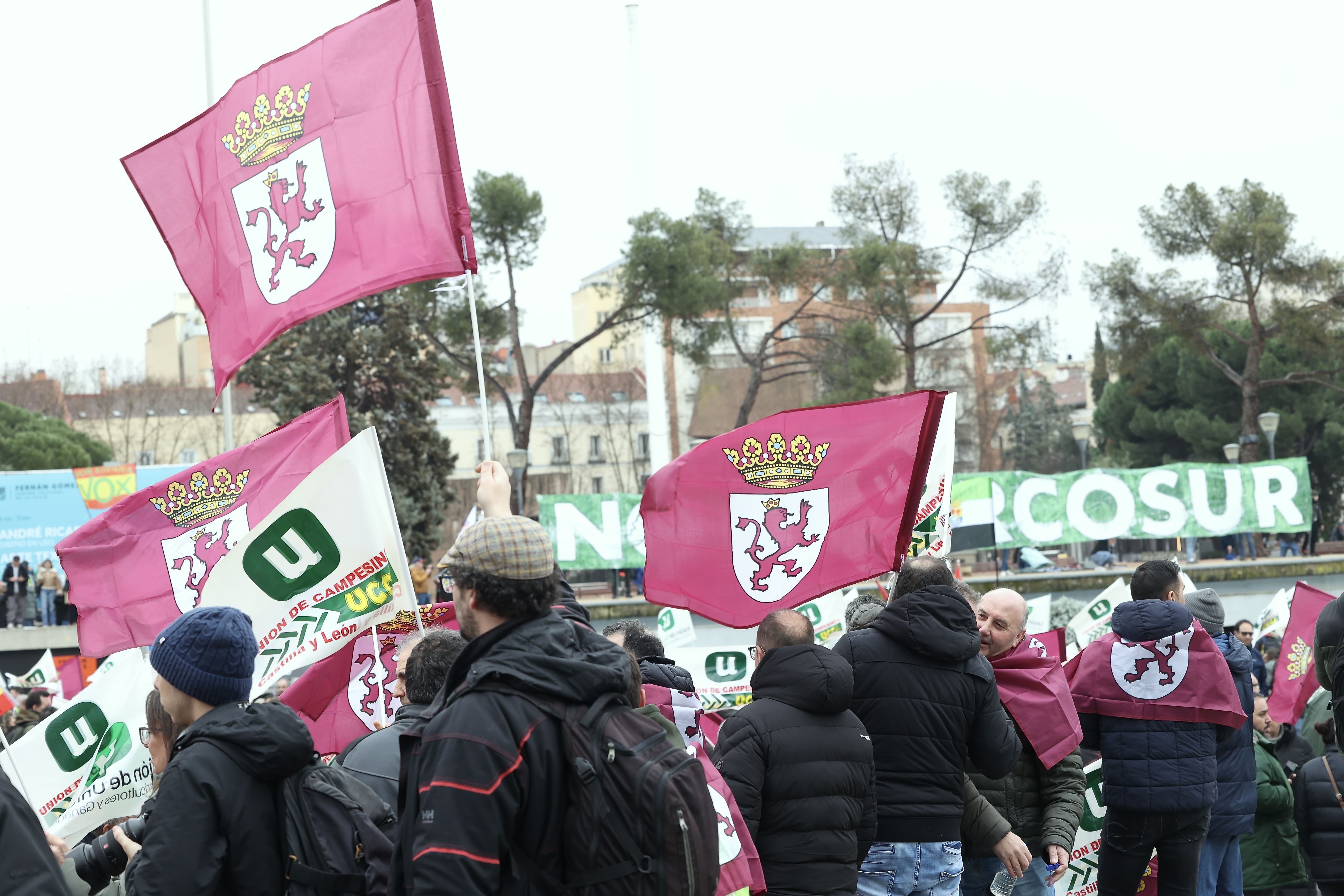 Manifestación de agricultores con tractores para protestar por los acuerdos con Mercosur. JUAN LÁZARO (ICAL)