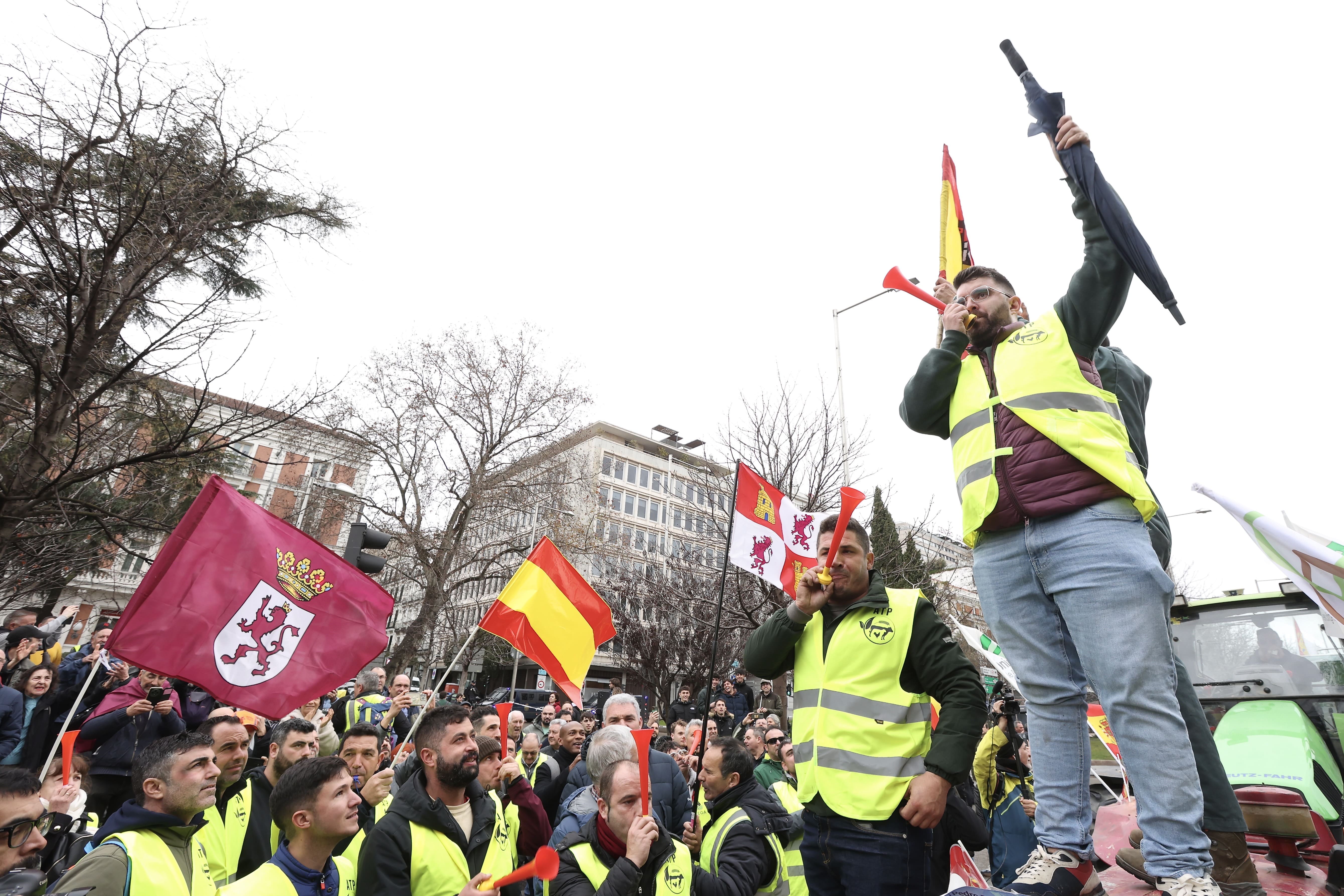  Manifestación de agricultores con tractores para protestar por los acuerdos con Mercosur. JUAN LÁZARO (ICAL)
