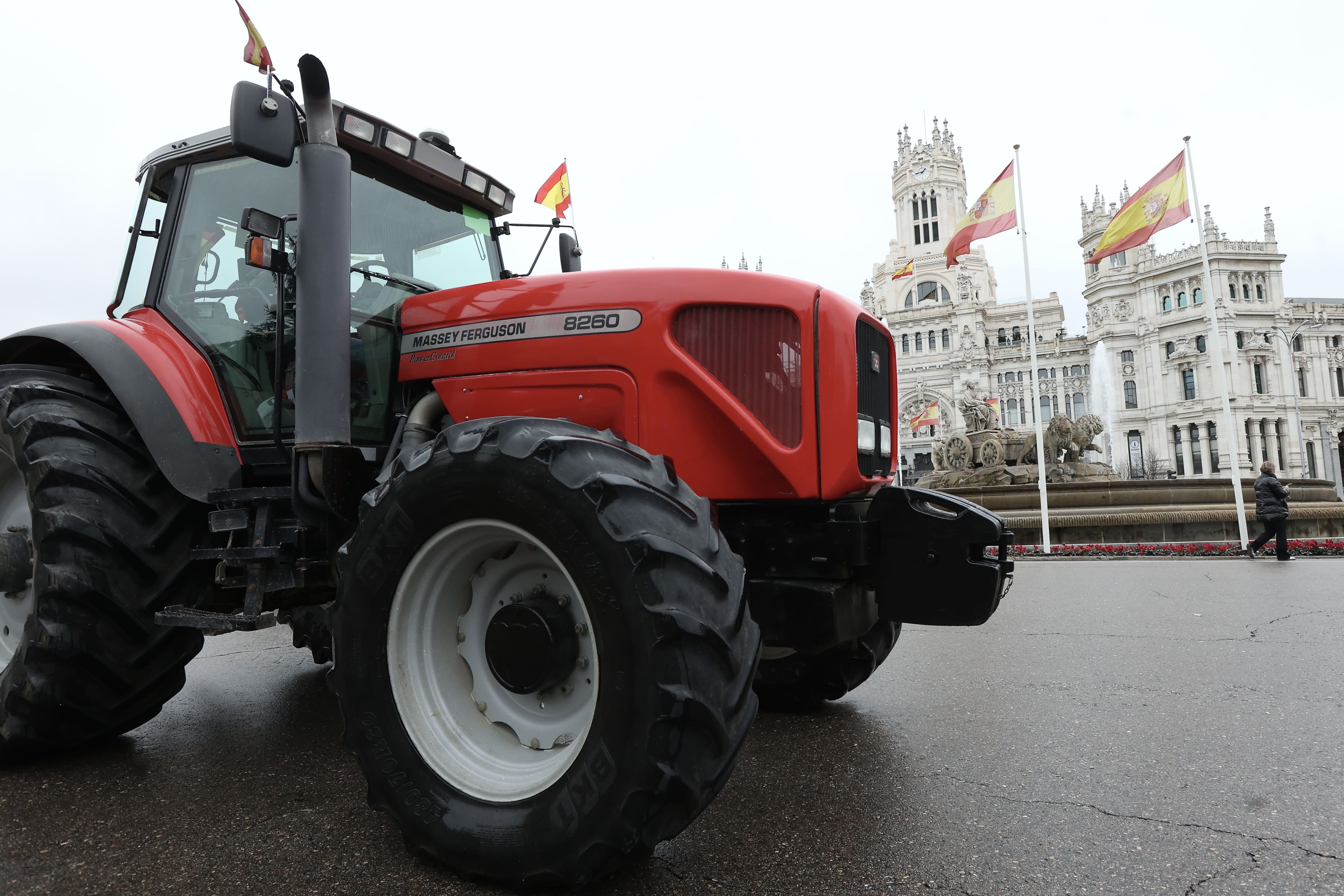  Manifestación de agricultores con tractores para protestar por los acuerdos con Mercosur. JUAN LÁZARO (ICAL)