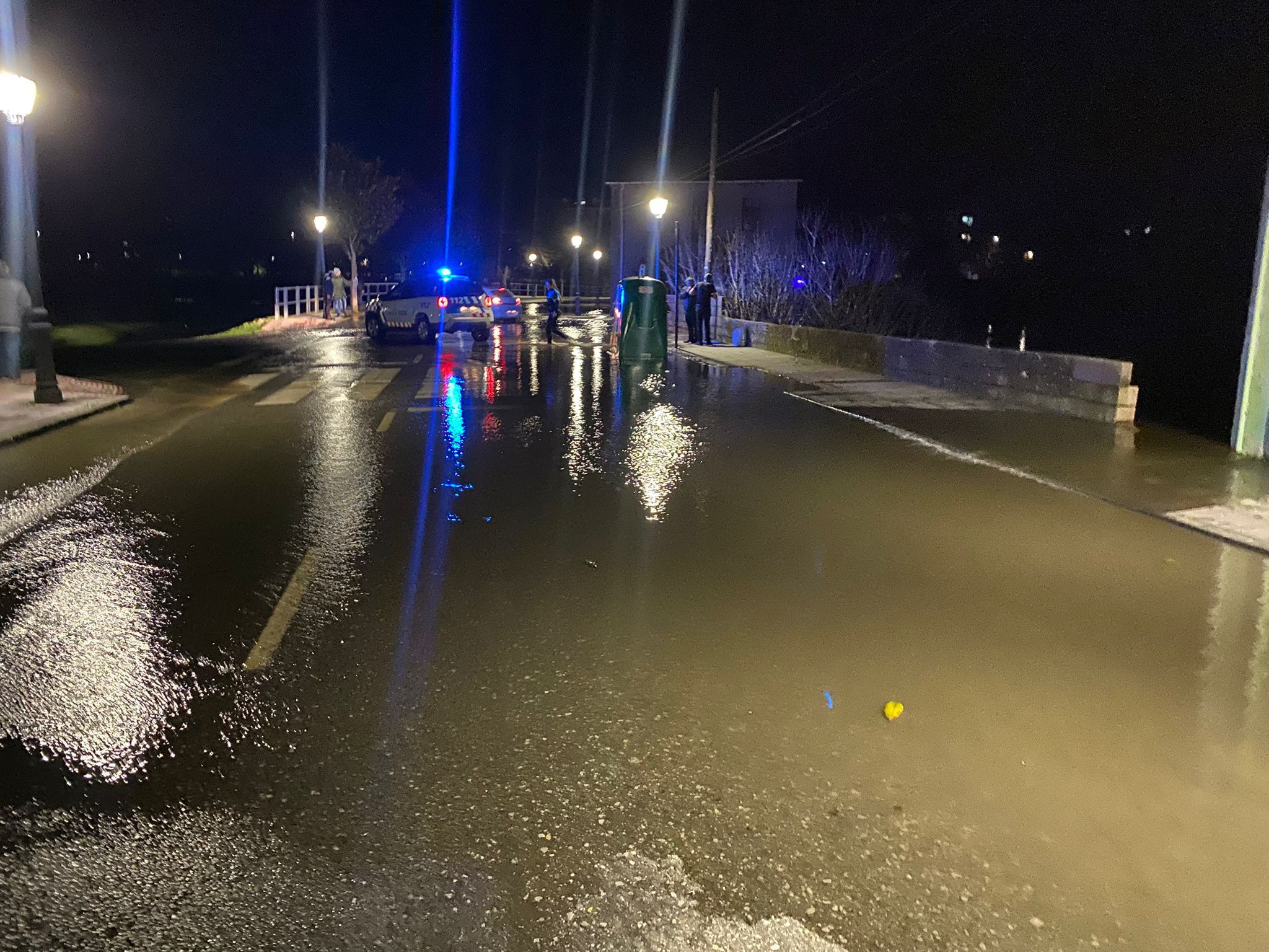 El Boeza desbordado a su paso por Bembibre.