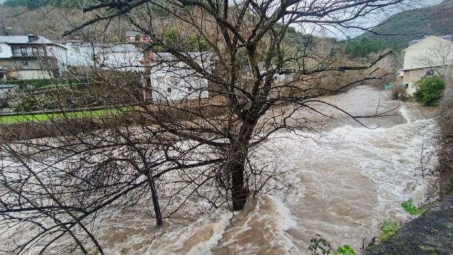 Tanto el Valcarce como el Burbia bajan con furia.