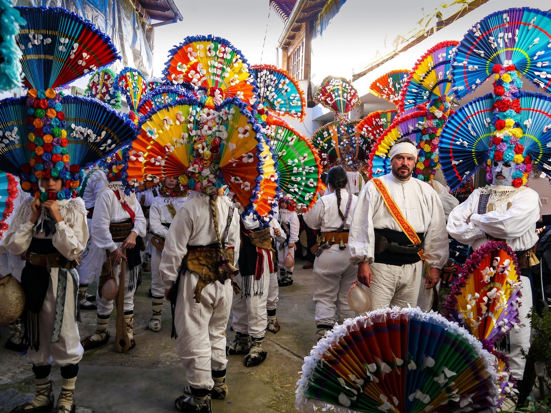 Llamas de la Ribera revive su carnaval ancestral entre máscaras, coplas satíricas y rituales que conectan pasado y presente (2)