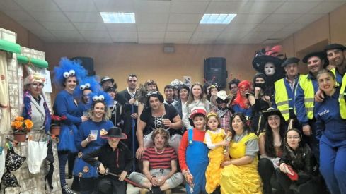 Murias de Paredes celebra uno de los carnavales más coloristas Murias de Paredes celebra uno de los carnavales más coloristas