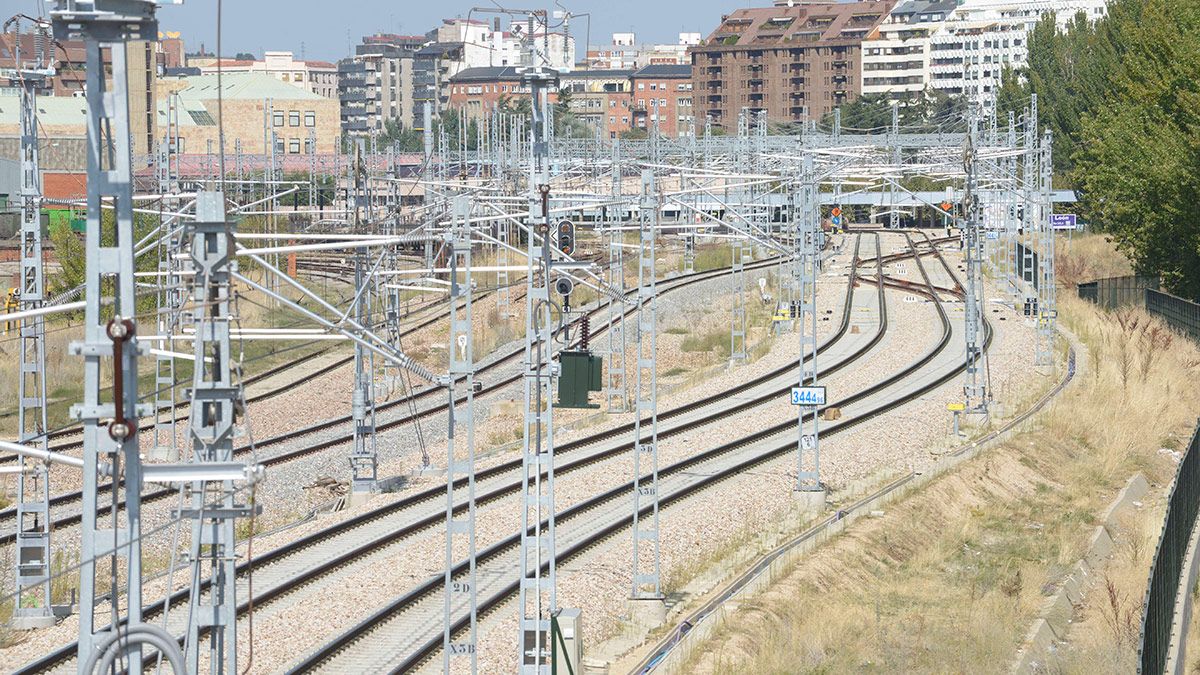 Las obras de integración del AVE en León no se han iniciado aún. | MAURICIO PEÑA