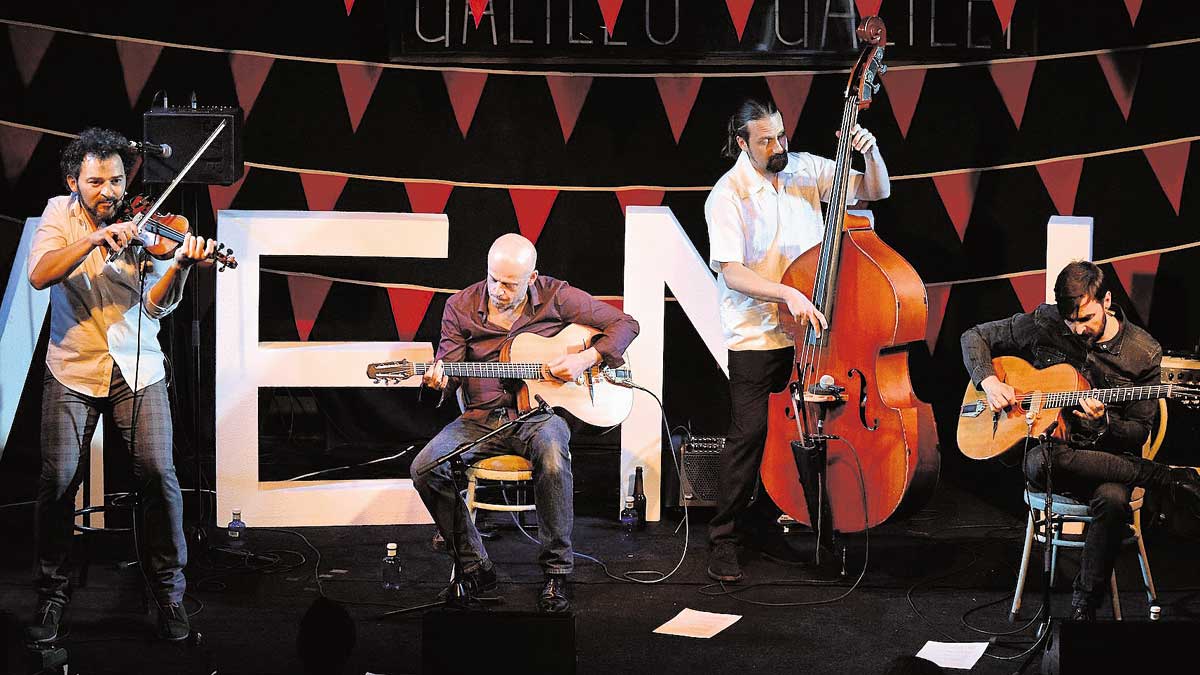 Menil es un virtuoso cuarteto que se mueve en la tradición manouche y que recientemente ha publicado un nuevo disco. | L.N.C. Menil es un virtuoso cuarteto que se mueve en la tradición manouche y que recientemente ha publicado un nuevo disco. | L.N.C.