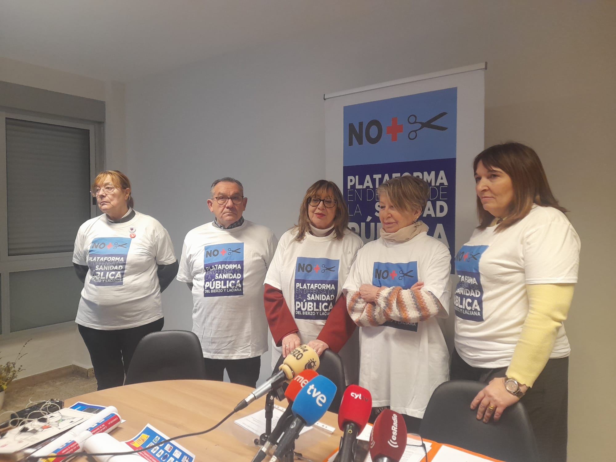 Miembros de la Plataforma en rueda de prensa. | MAR IGLESIAS Miembros de la Plataforma en rueda de prensa. | MAR IGLESIAS