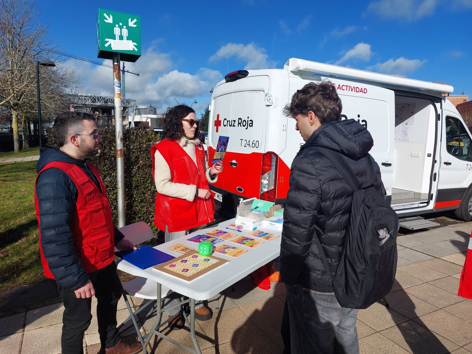 Campaña de Cruz Roja ayer en la Universidad de León para prevenir las ITS | L.N.C.