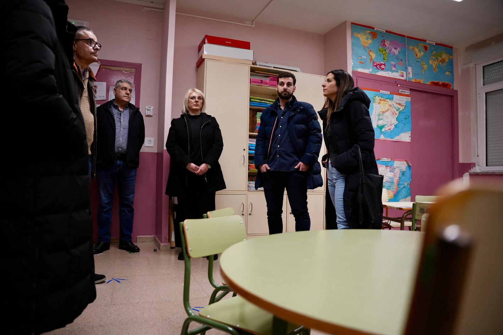 Visita al colegio de Noceda de la delegación del PSOE.