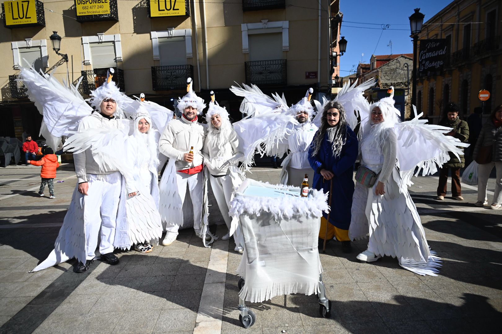 La Bañeza celebra su Carnaval Auténtico durante el 'Sábado de Chispas'. | SAÚL ARÉN