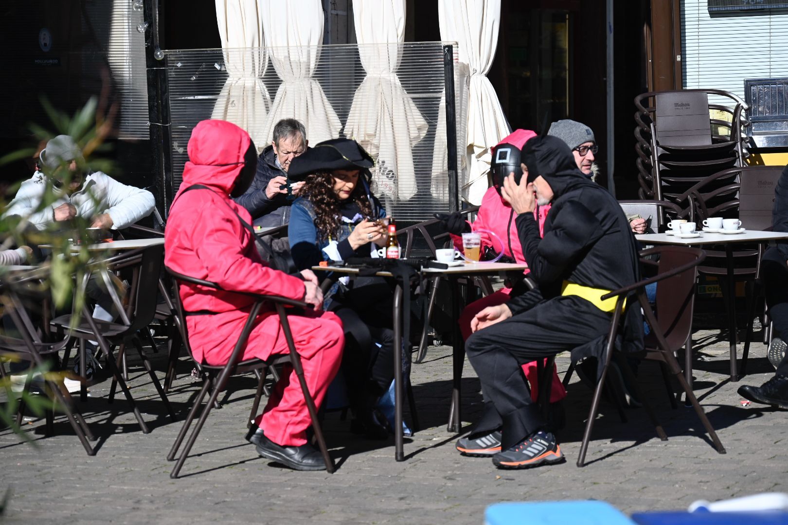La Bañeza celebra su Carnaval Auténtico durante el 'Sábado de Chispas'. | SAÚL ARÉN
