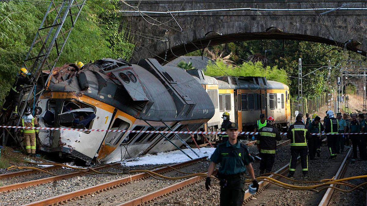 Estado en el que ha quedado el tren después del accidente. | ABC Estado en el que ha quedado el tren después del accidente. | ABC