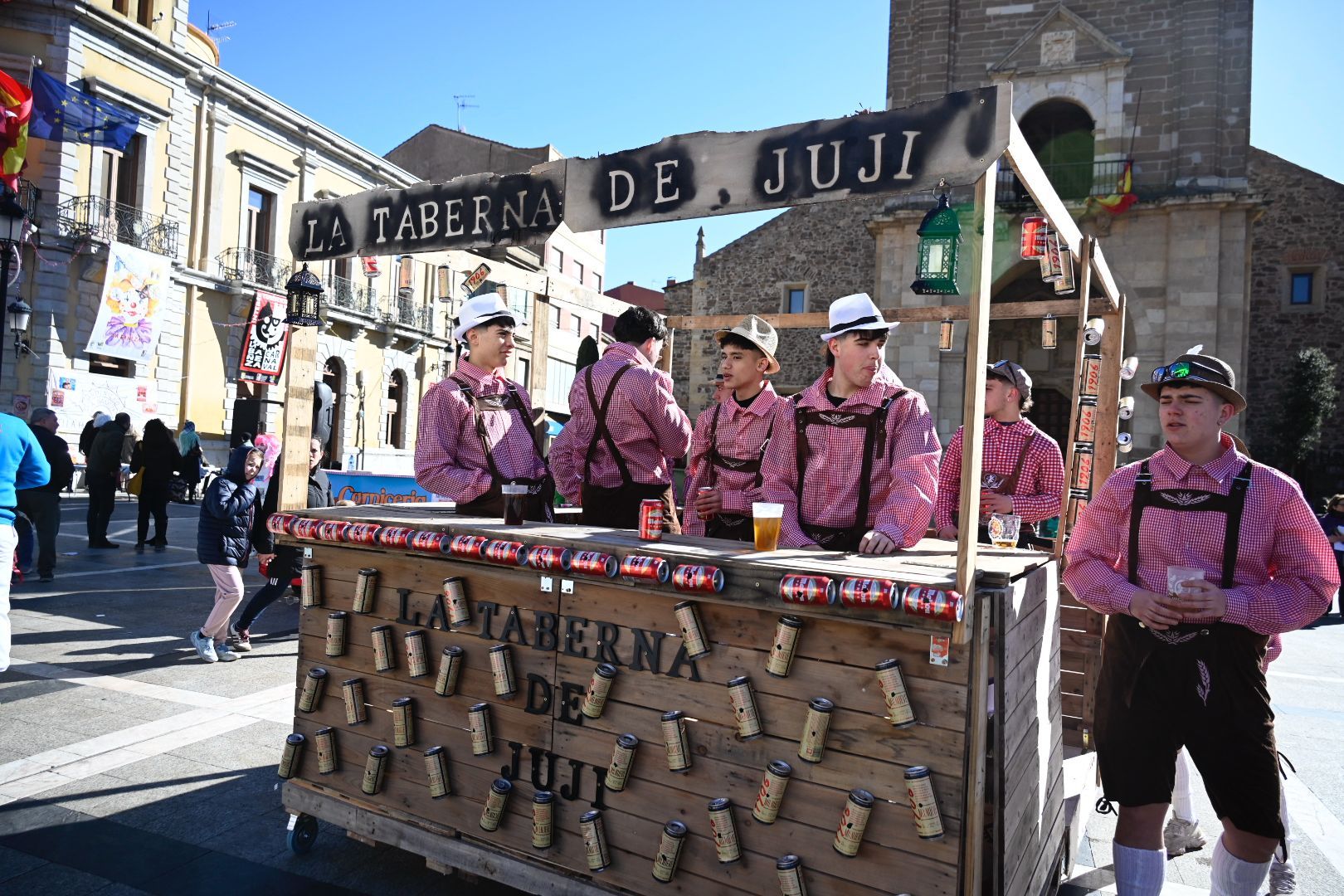La Bañeza celebra su Carnaval Auténtico durante el 'Sábado de Chispas'. | SAÚL ARÉN