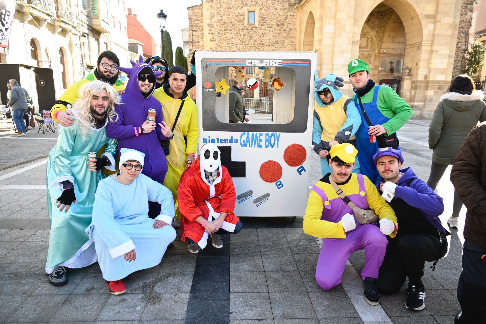 La Bañeza celebra su Carnaval Auténtico durante el 'Sábado de Chispas'. | SAÚL ARÉN