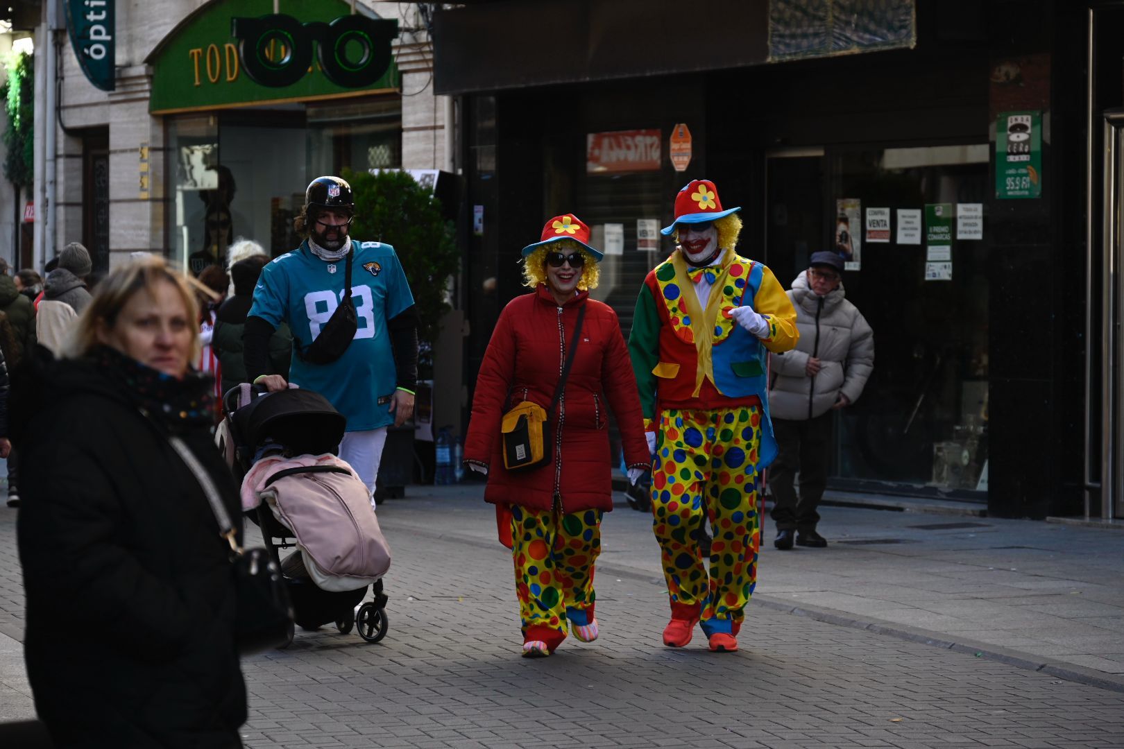 La Bañeza celebra su Carnaval Auténtico durante el 'Sábado de Chispas'. | SAÚL ARÉN