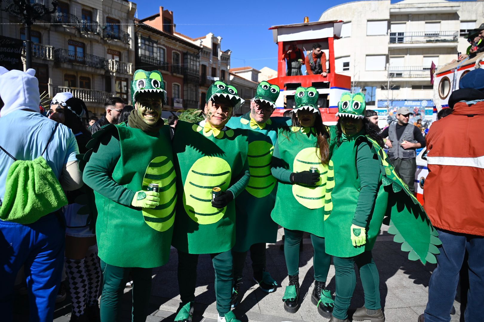 La Bañeza celebra su Carnaval Auténtico durante el 'Sábado de Chispas'. | SAÚL ARÉN