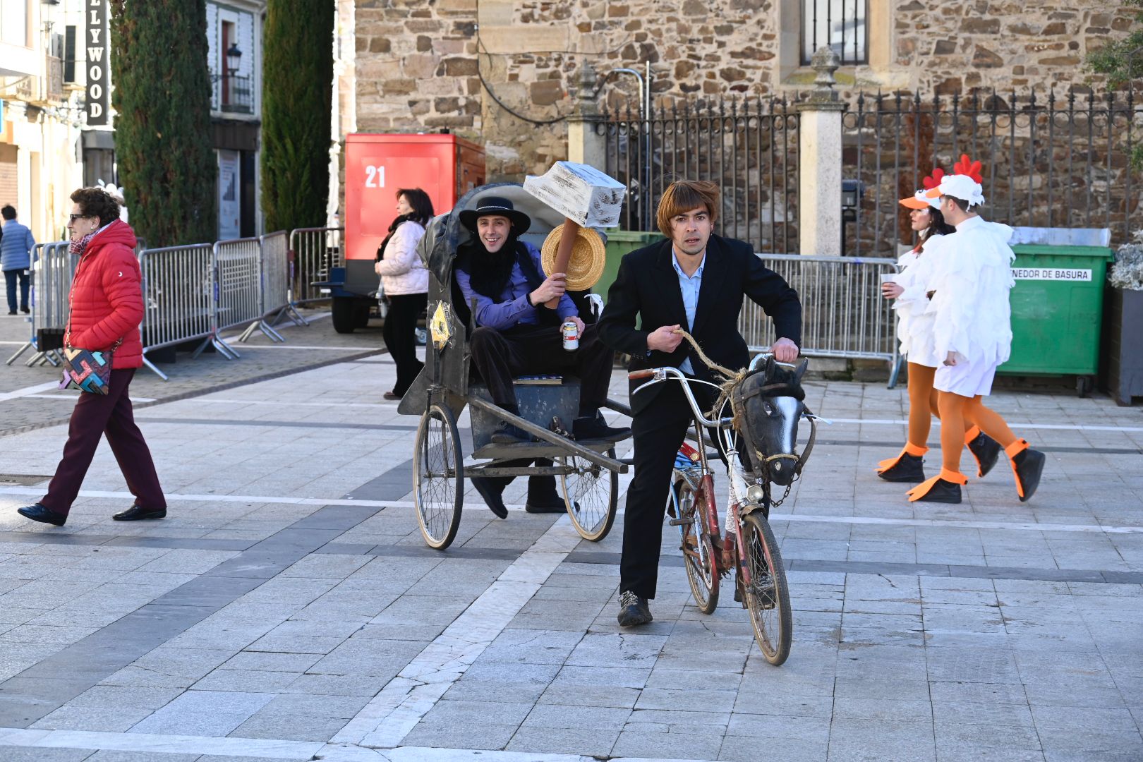 La Bañeza celebra su Carnaval Auténtico durante el 'Sábado de Chispas'. | SAÚL ARÉN