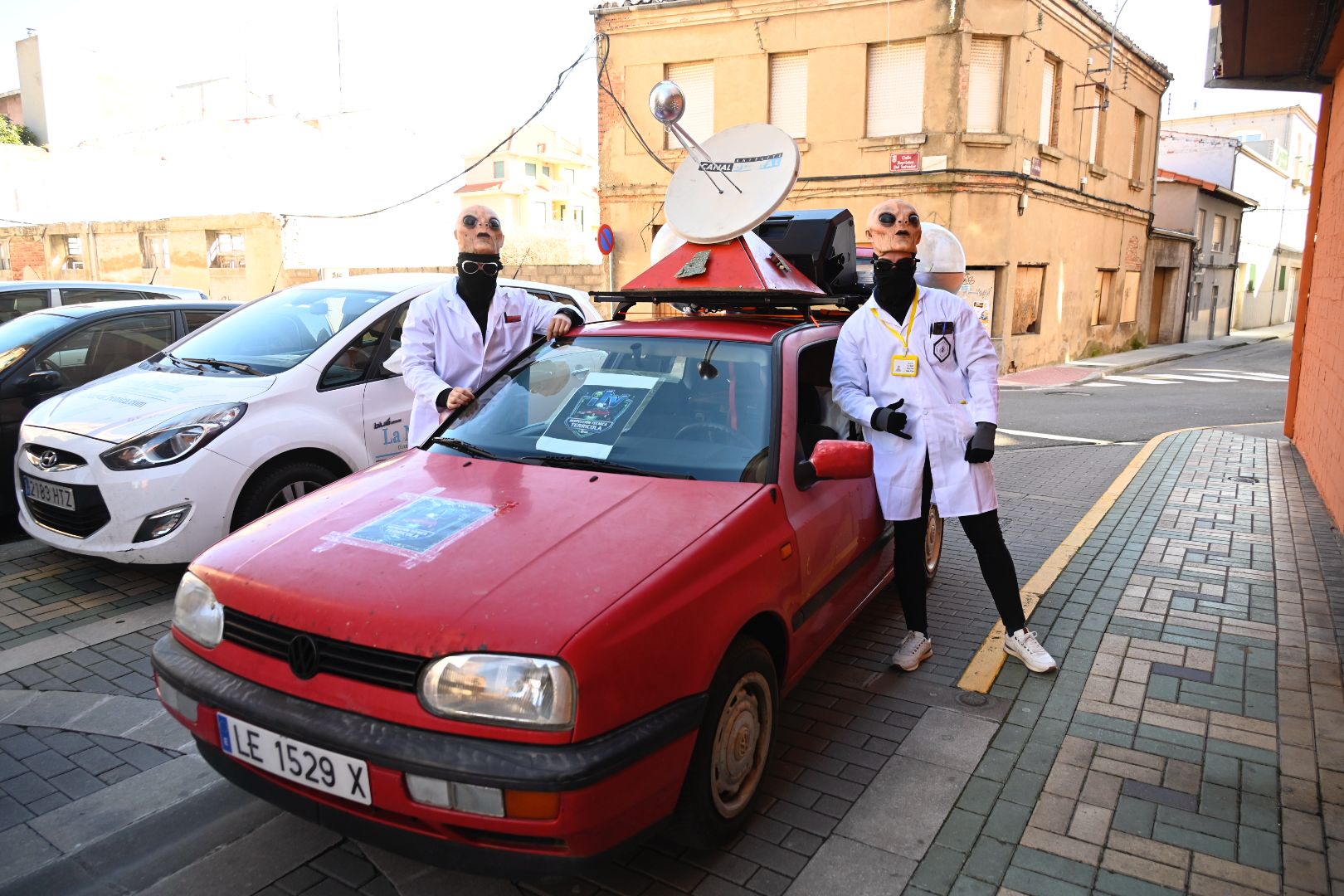 La Bañeza celebra su Carnaval Auténtico durante el 'Sábado de Chispas'. | SAÚL ARÉN