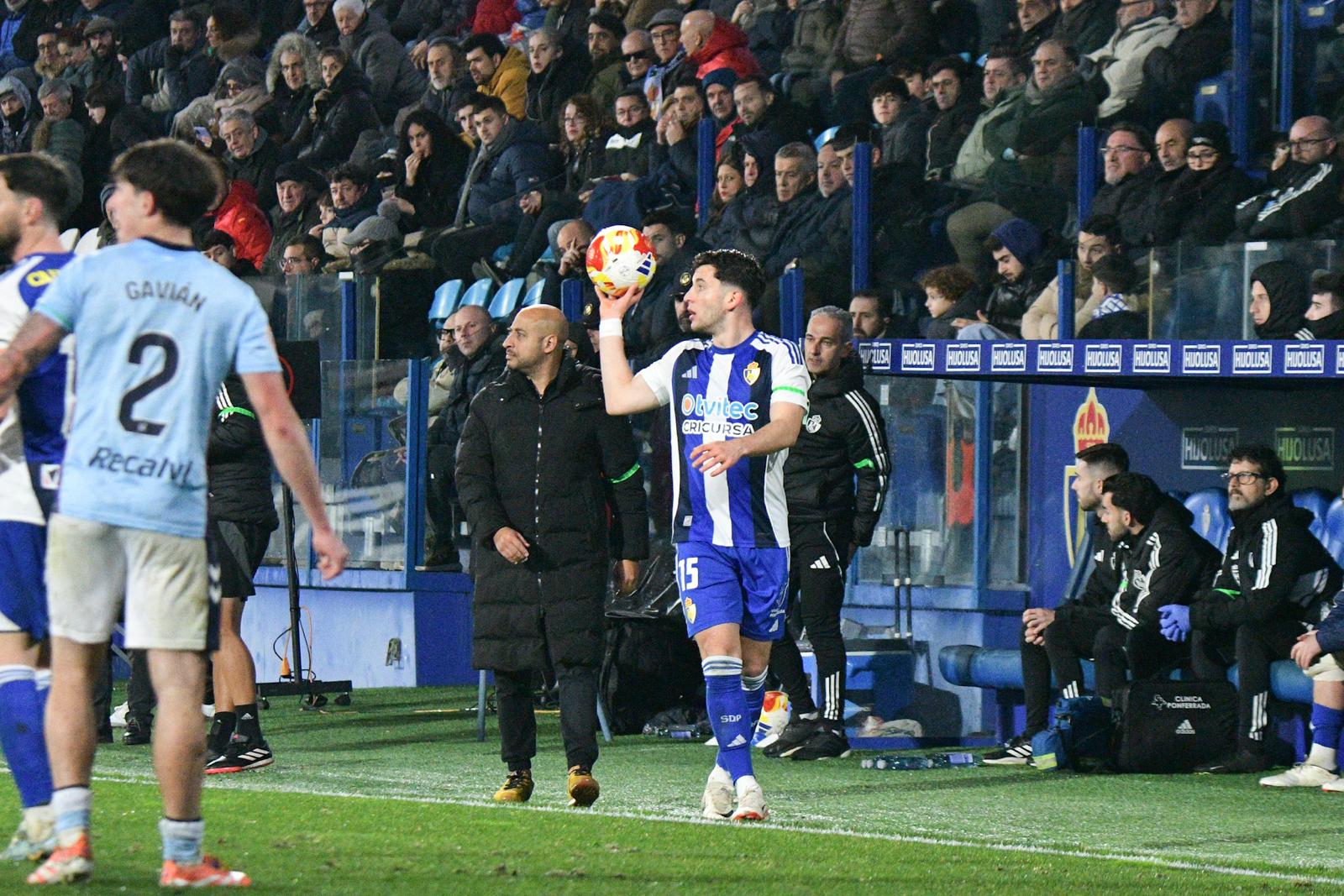 Nafti se mostró muy contento con la victoria en el último minuto ante el Arenas, que lleva  ala Ponferradina a la zona alta.ENRIQUE RAMÓN