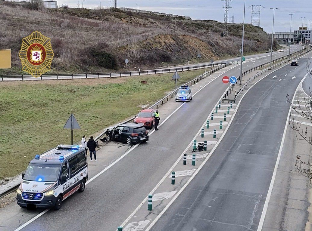 Instante en el que agentes de la Policía Local detuvieron al conductor. | POLICÍA LOCAL DE LEÓN