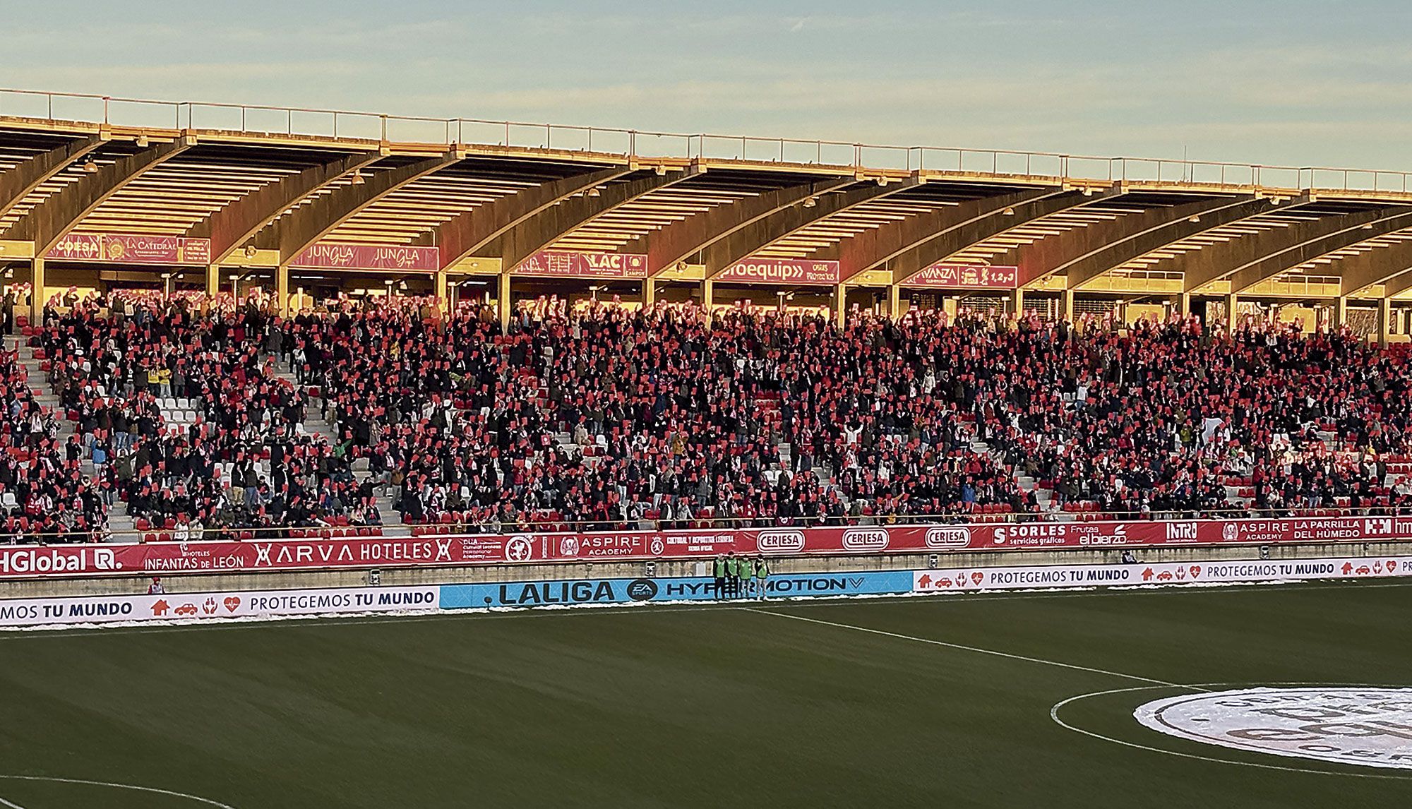 Imagen de la zona este del Reino de León a la salida del colegiado y los equipos. J.C.