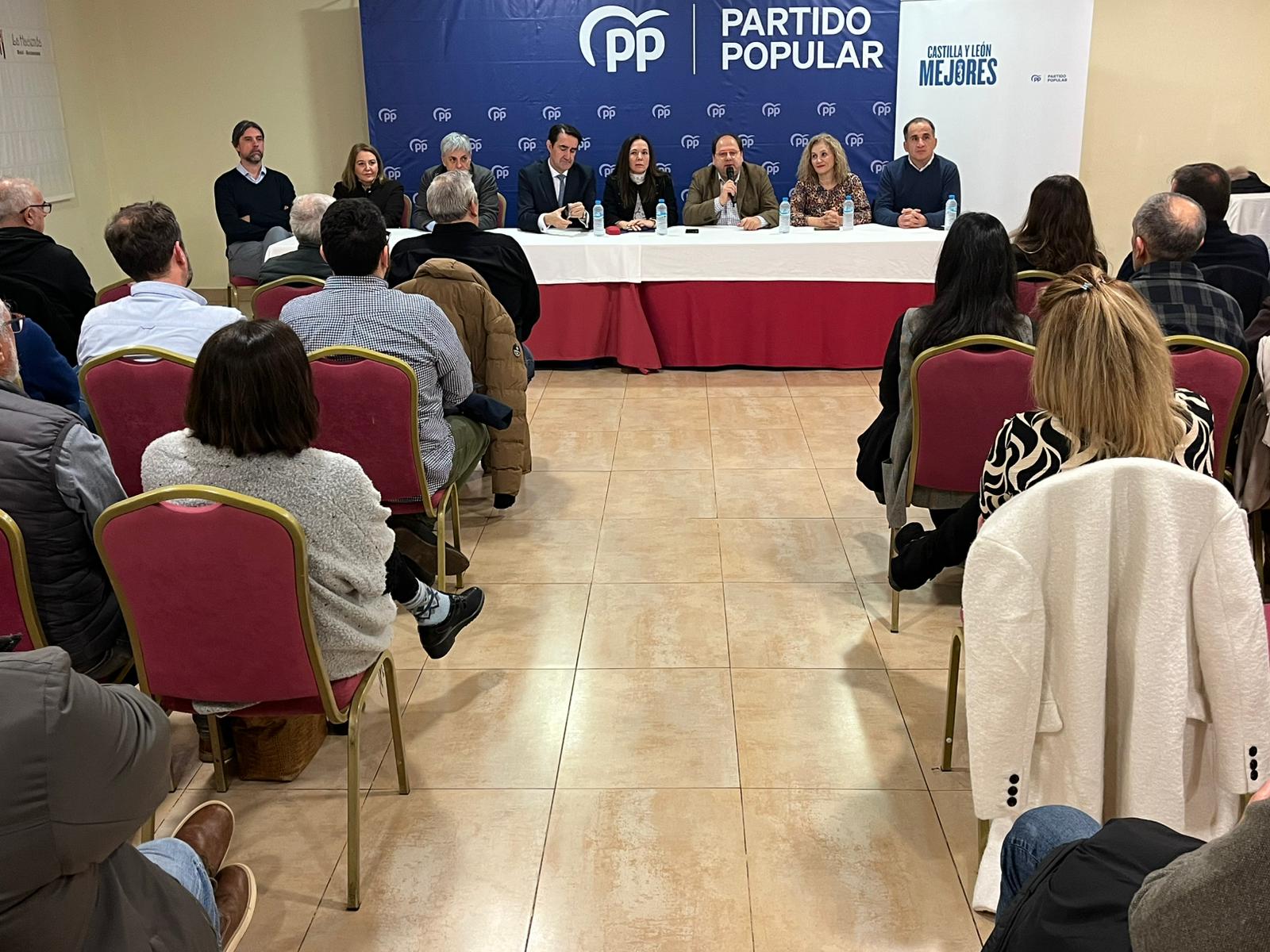 Reunión del PP celebra con alcaldes y portavoces de la comarca de La Bañeza. | L.N.C.