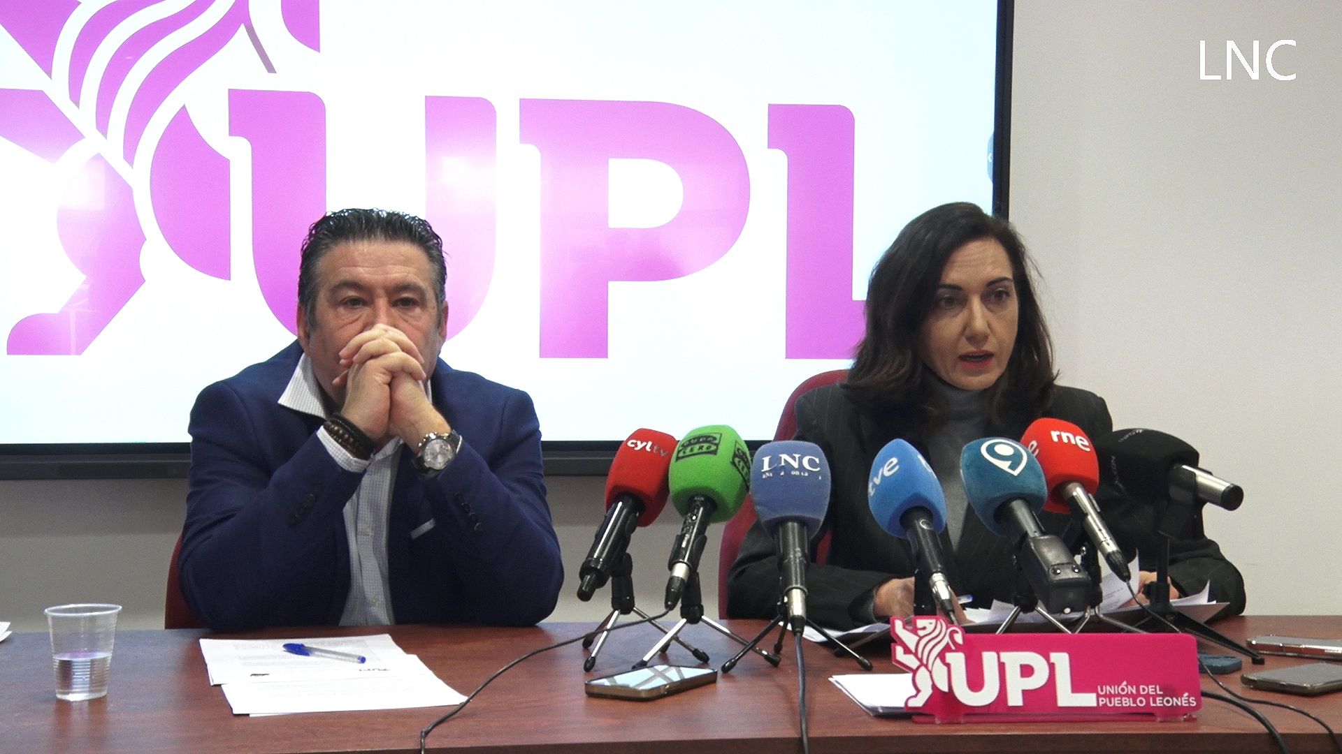 UPL denuncia la "decisión caciquil" y el "tufillo machista" de dejar a su candidata fuera del debate