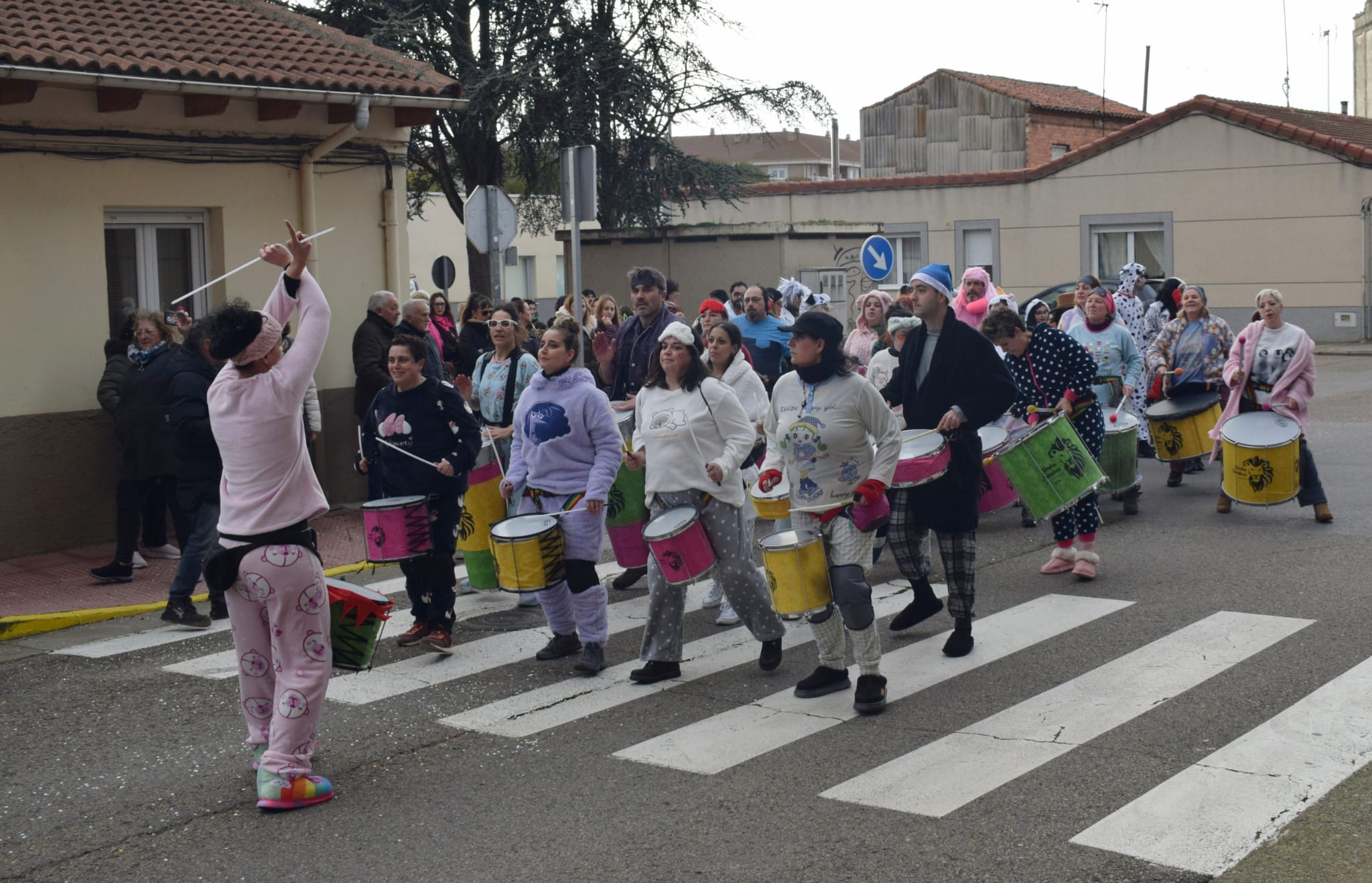 Batucada durante el desfile infantil. | A. R. Batucada durante el desfile infantil. | A. R.
