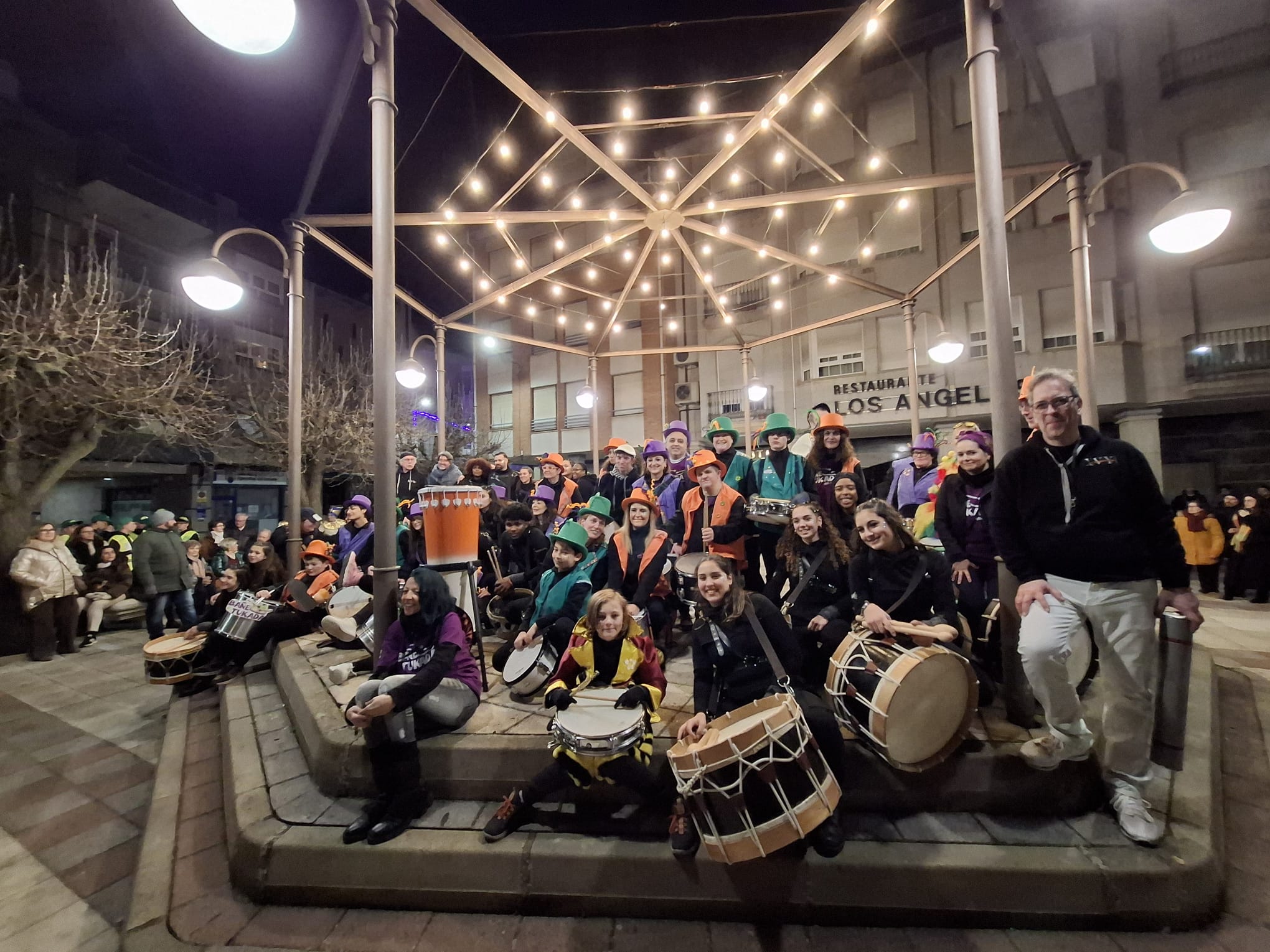 Foto de familia de los participantes de ‘Bañetukada Friends’. | L.N.C.