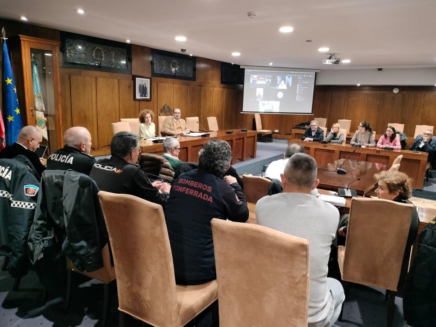 Reunión de urgencia del Centro de Coordinación Operativo (Cecop) de Ponferrada (León) celebrada este lunes ante la falta de agua potable en varias localidades | AYUNTAMIENTO DE PONFERRADA