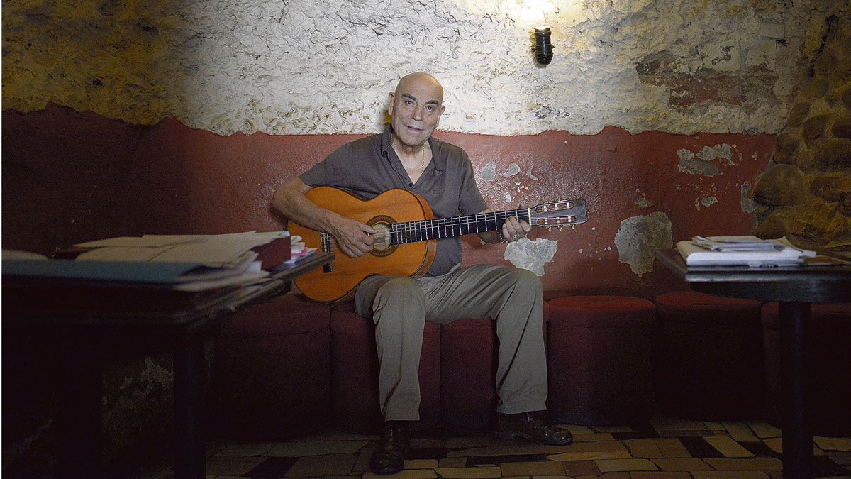 Papá Quijano en su refugio de La Lola, en el que a menudo surgen sus composiciones. | MAURICIO PEÑA